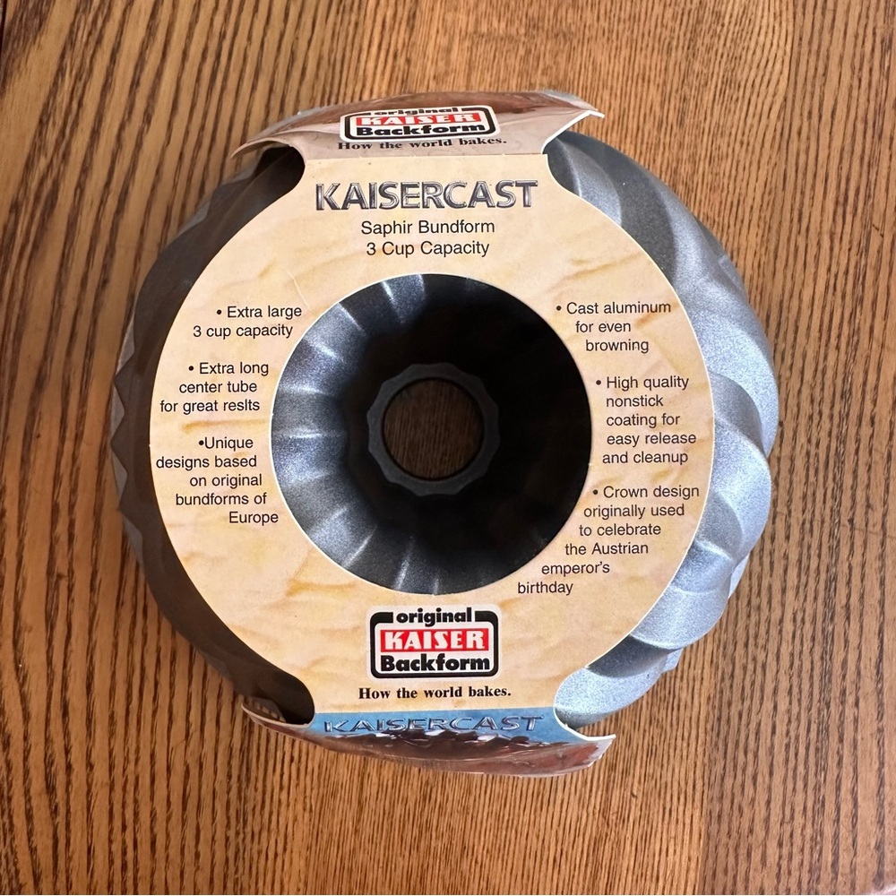 Brand New in Packaging Kaisercast Saphir 3-cup bundt - Picture 2 of 2